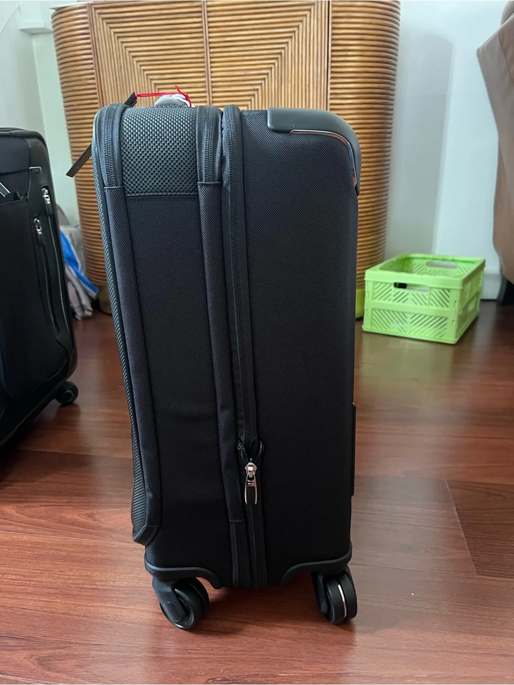 NWT Tumi Black Arrive Spinner Carry-On